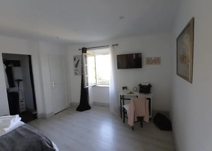 Bed & Breakfast La Douce Parenthese -nature, Convivialite & Serenite 3*