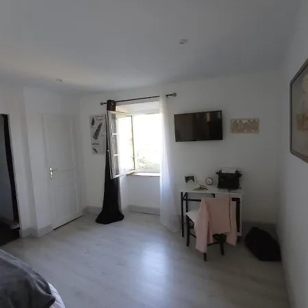 Bed & Breakfast La Douce Parenthese -nature, Convivialite & Serenite 3*