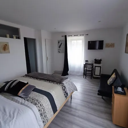 Bed & Breakfast La Douce Parenthese -nature, Convivialite & Serenite 3*